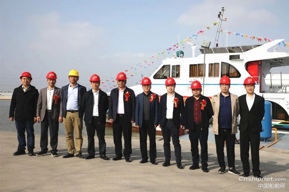 江龙船艇30米级钢铝交通船“长大海鲲”号正式交付