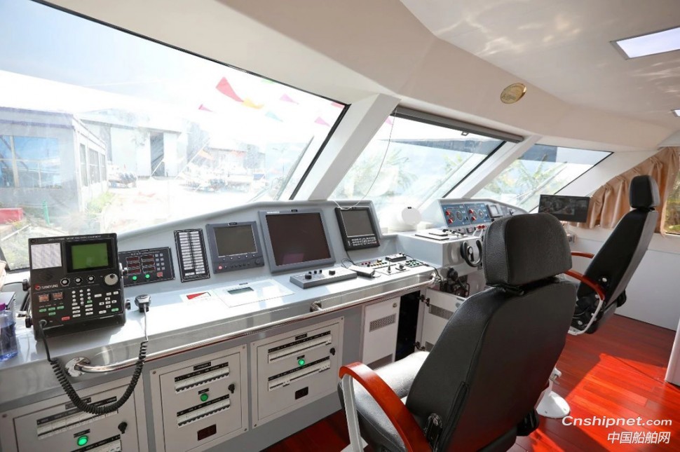 江龙船艇30米级钢铝交通船“长大海鲲”号正式交付