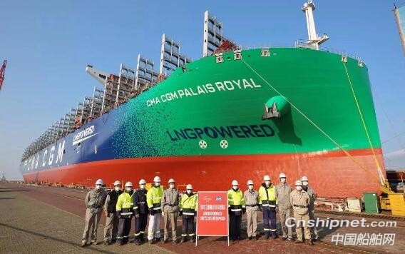 长兴造船23000TEU双燃料动力集装箱船顺利出坞