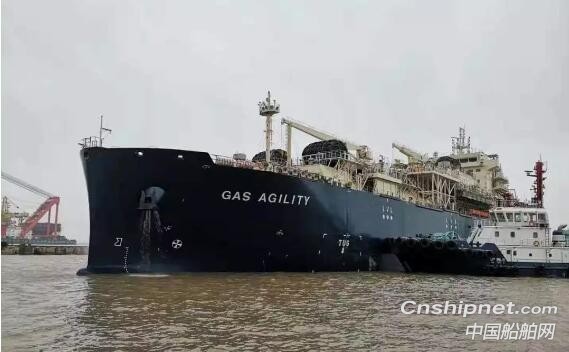 沪东中华49000吨化学品船和18600方加注船同日进坞