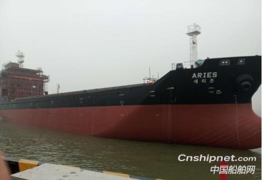 江苏大洋海装2艘6500DWT杂货船分别下水和上船台