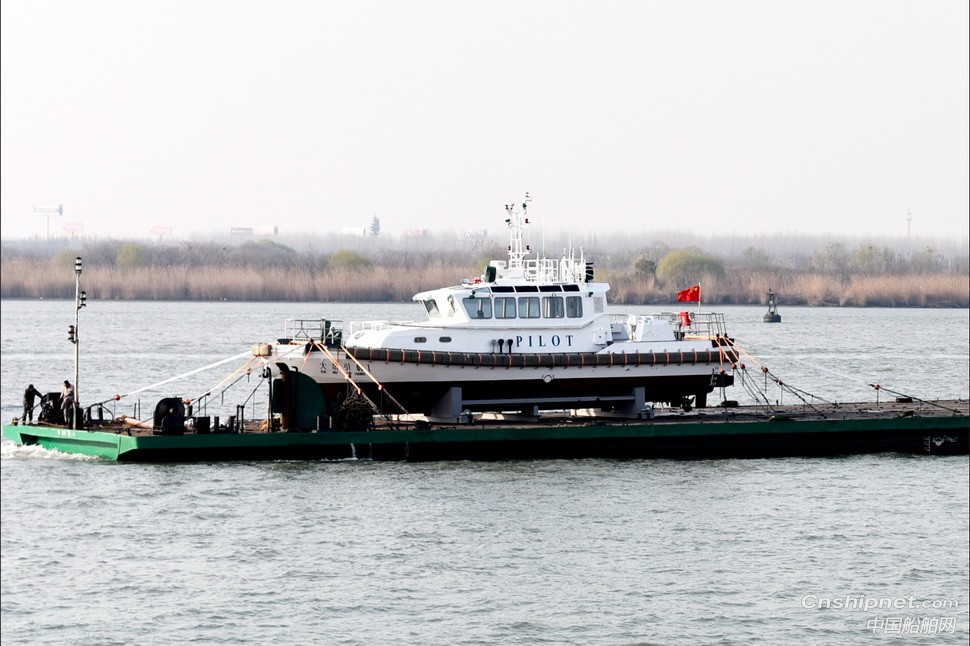 镇江船厂顺利交付18米引航船
