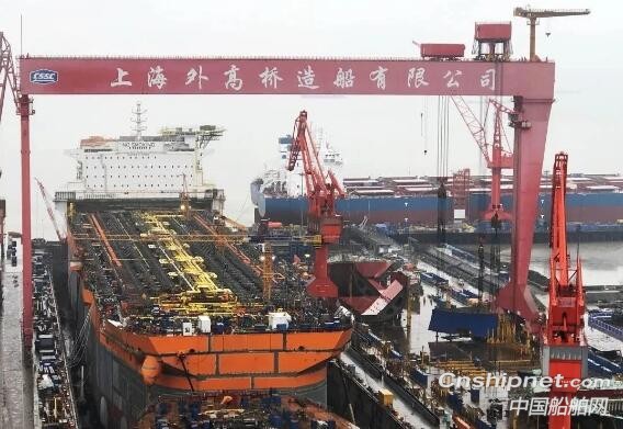 外高桥造船海上浮式生产储油船2号船顺利出坞