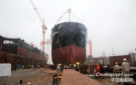 中船澄西首制7万吨木屑船顺利下水