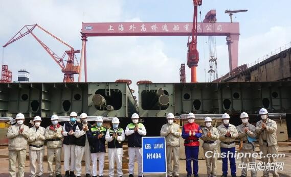 外高桥造船18万吨好望角型散货船顺利下坞
