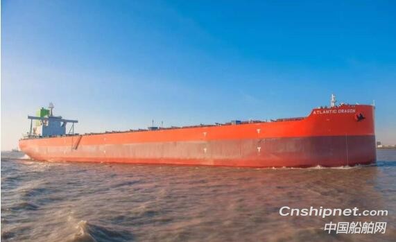 外高桥造船2艘21万吨散货船顺利签字交付