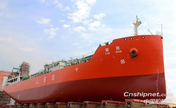 金陵船厂6500立方米乙烯运输船成功下水