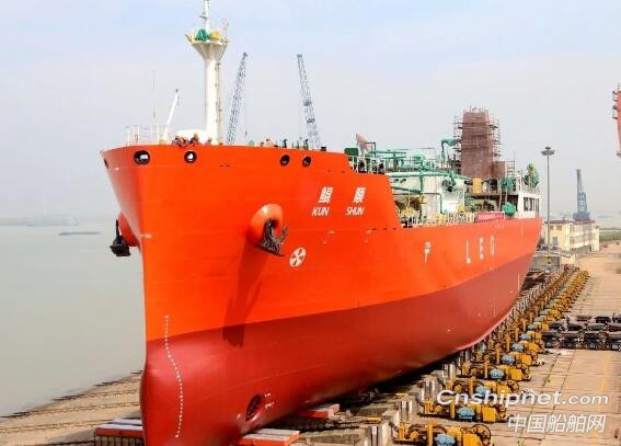 金陵船厂6500立方米乙烯运输船成功下水
