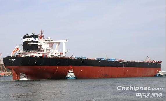 北船重工32.5万吨矿砂船系列2号船出海试航