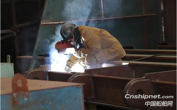 渤船重工2座海上系泊测试平台签字交付