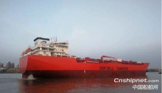 沪东中华49000吨化学品船开始海试