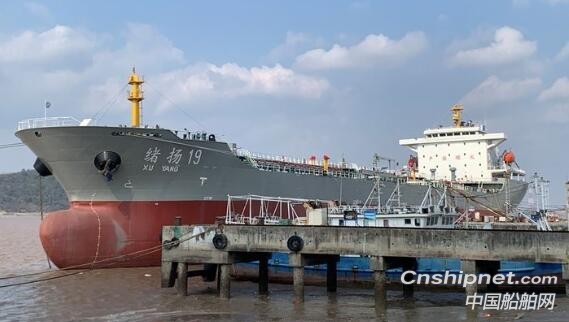 浙江东红船业一条油船“绪扬19”轮主机调试