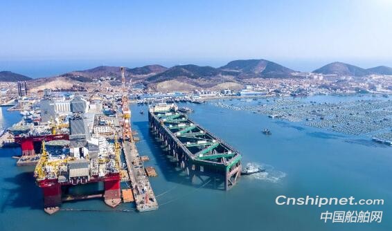 全球最大最先进的深水养殖工船命名离港