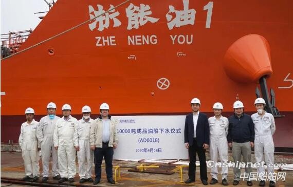 扬州金陵同日一化学品船一成品油船分别进坞和下水