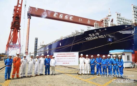 江南造船同日实现两船出坞两船起浮