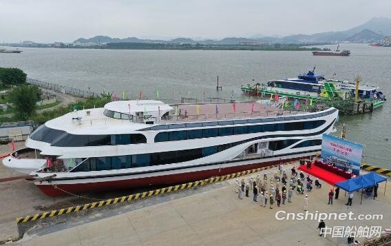 江龙船艇556客位柴电动力大型观光游览船“梦航号”顺利下水