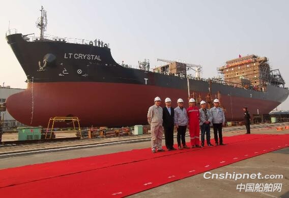 大洋海装13000DWT化学品船1号船顺利下水