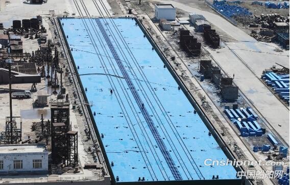 渤船重工220米抬船浮箱签字交付