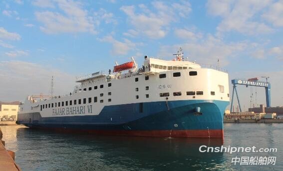 渤船重工109米自航甲板驳顺利离港试航