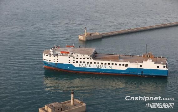 渤船重工109米自航甲板驳顺利离港试航