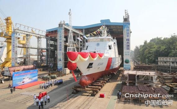 我国首艘电力/电池混合动力海船“深海01”船下水