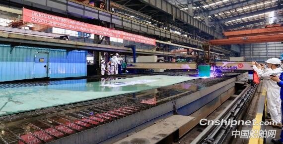 舟山中远海运重工11.3万吨油轮N756开工