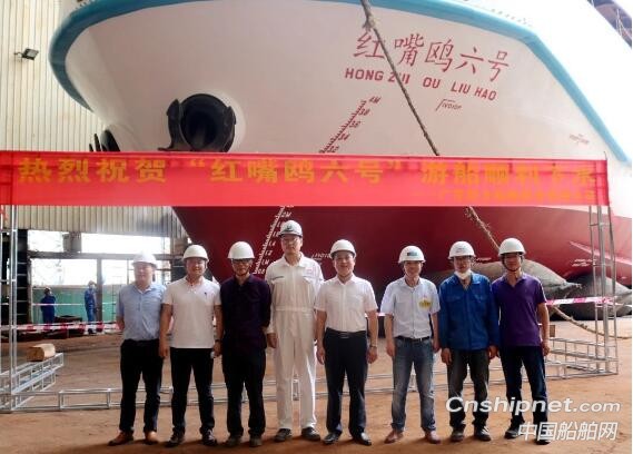 湛航集团新一代旅游观光客船“红嘴鸥六号”顺利下水
