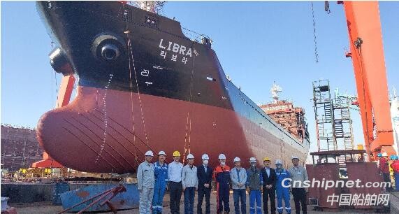 江苏大洋海装6500DWT多用途船顺利下水