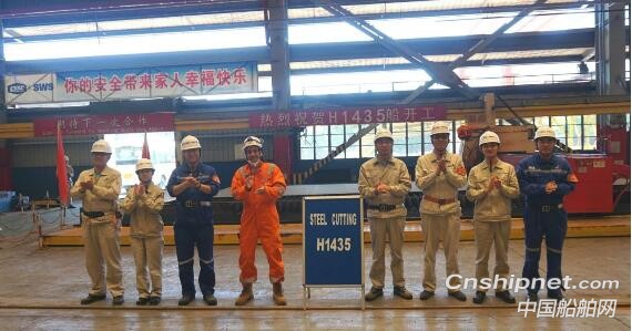 上海外高桥造船11.4万吨阿芙拉原油轮首制船顺利开工