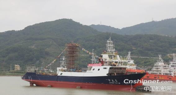 马尾造船2艘23500DWT成品油船成功出坞