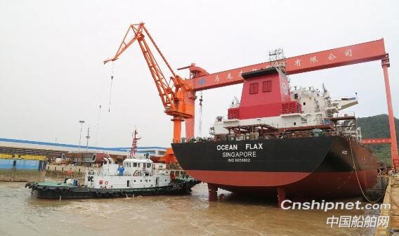 马尾造船2艘23500DWT成品油船成功出坞