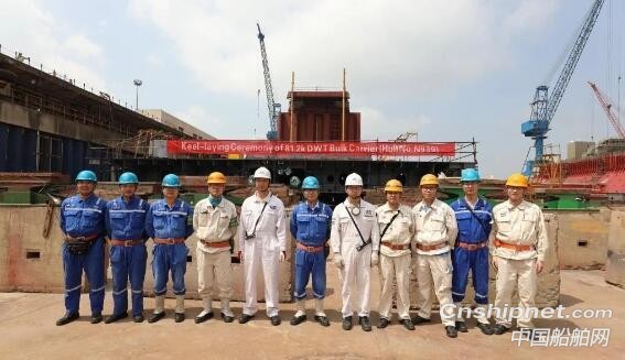 扬州中远海运重工3艘万吨散货船同日铺龙骨