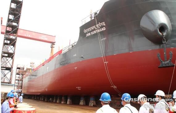 芜湖造船厂8000吨系列散货船4#船顺利下水