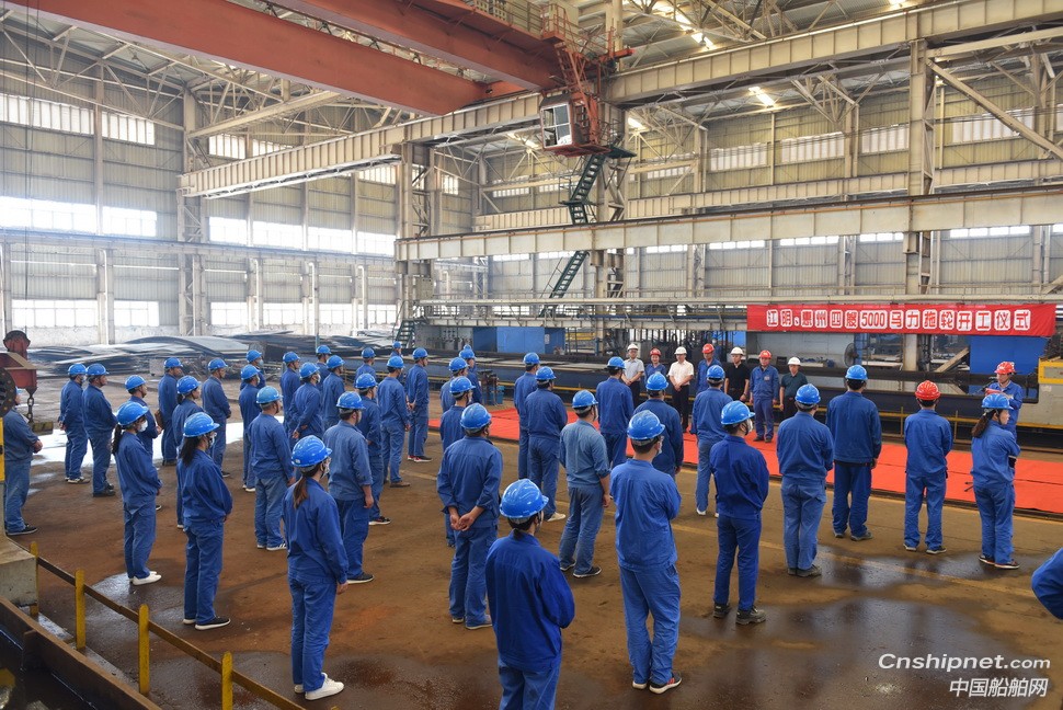 镇江船厂4艘全回转消拖两用船顺利开工