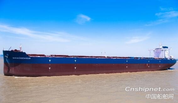 上海外高桥造船21万吨散货船完成海试