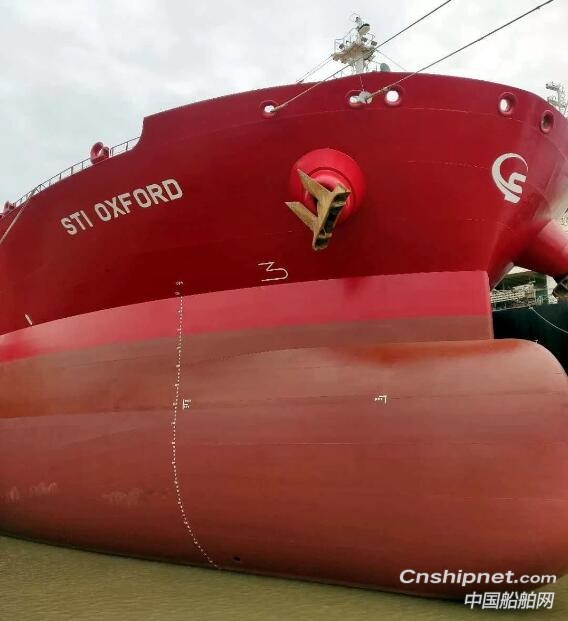 上海中远海重工一条油轮“牛津”轮修理完工并顺利开航