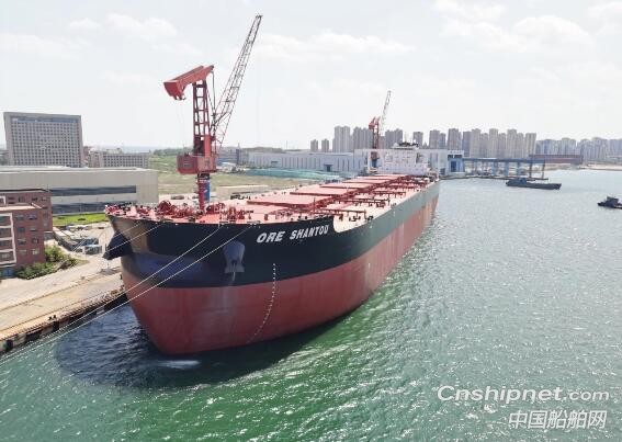 北船重工32.5万吨矿砂船3号船启航海试