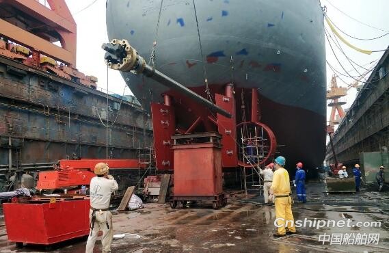 上海中远海运重工“航浚4009”挖泥船顺利开航