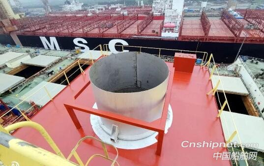 上海中远海运重工拖轮“MSC YASHI B”轮起航