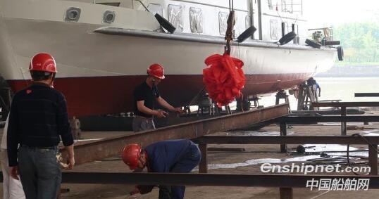 华海造船获60米趸船浮码头工程建造订单