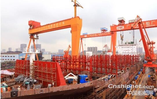 黄埔文冲600FEU全冷藏集装箱船完成吊装搭载