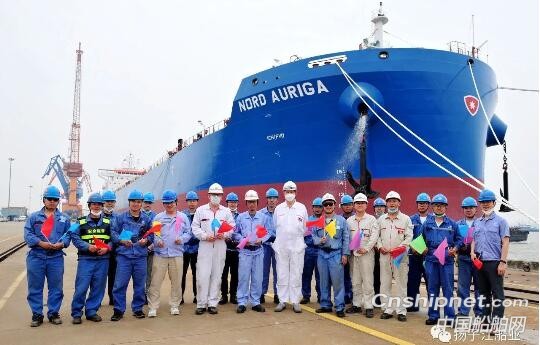 扬子江集团2艘散货船同日顺利交付
