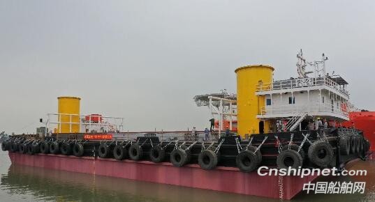 航通船业65米箱型吊杆驳顺利下水