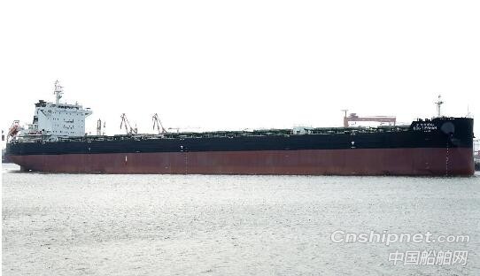 天津新港82000吨散货船5号船“北部湾铁山”号顺利签字交付