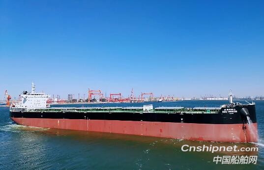 天津新港82000吨散货船5号船“北部湾铁山”号顺利签字交付