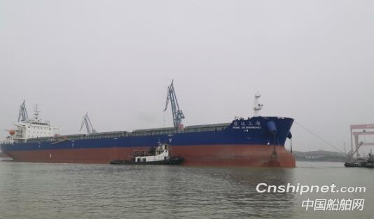 扬州新大洋造船新造的6万吨级散货船“四浮三出一交付”