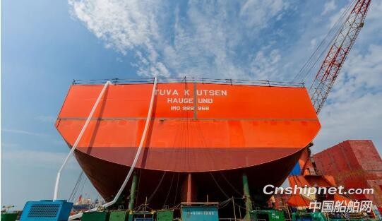 舟山中远海运重工第三艘15.2万吨穿梭油轮成功实现总组阶段应急发电机动车