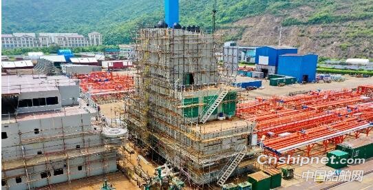 舟山中远海运重工第三艘15.2万吨穿梭油轮成功实现总组阶段应急发电机动车