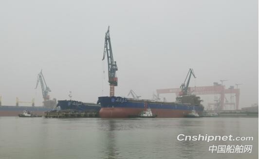 扬州新大洋造船新造的6万吨级散货船“四浮三出一交付”