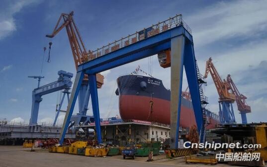 中船澄西28号8.2万吨散货船顺利下水